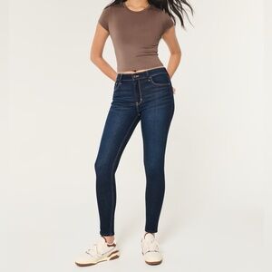 Hollister Dark Wash Skinny Jeans in 27